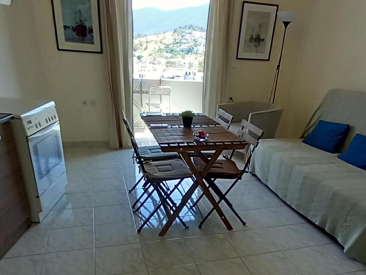 Forest & Sea Apartment Poros Town Luaran gambar